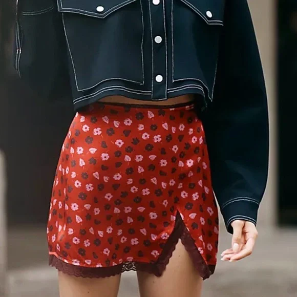 Anthropologie Maeve Lace Trim Mini Slip Skirt Red Floral 90’s Vibe Size Medium - Picture 11 of 11